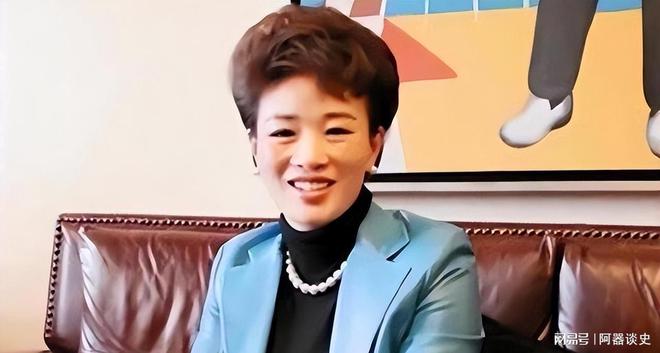 浙江女富商胡洁二婚嫁给周立波后竟愿意和他在美国低调的生活
